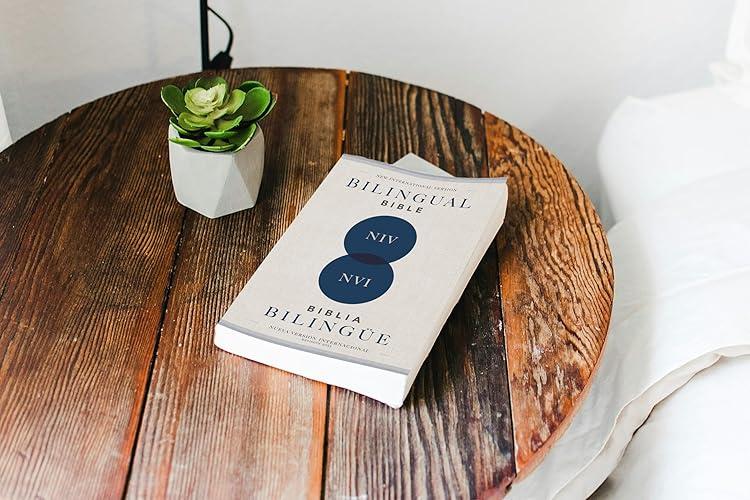 Biblia bilingüe nvi tapa de cartulina - Imagen 2