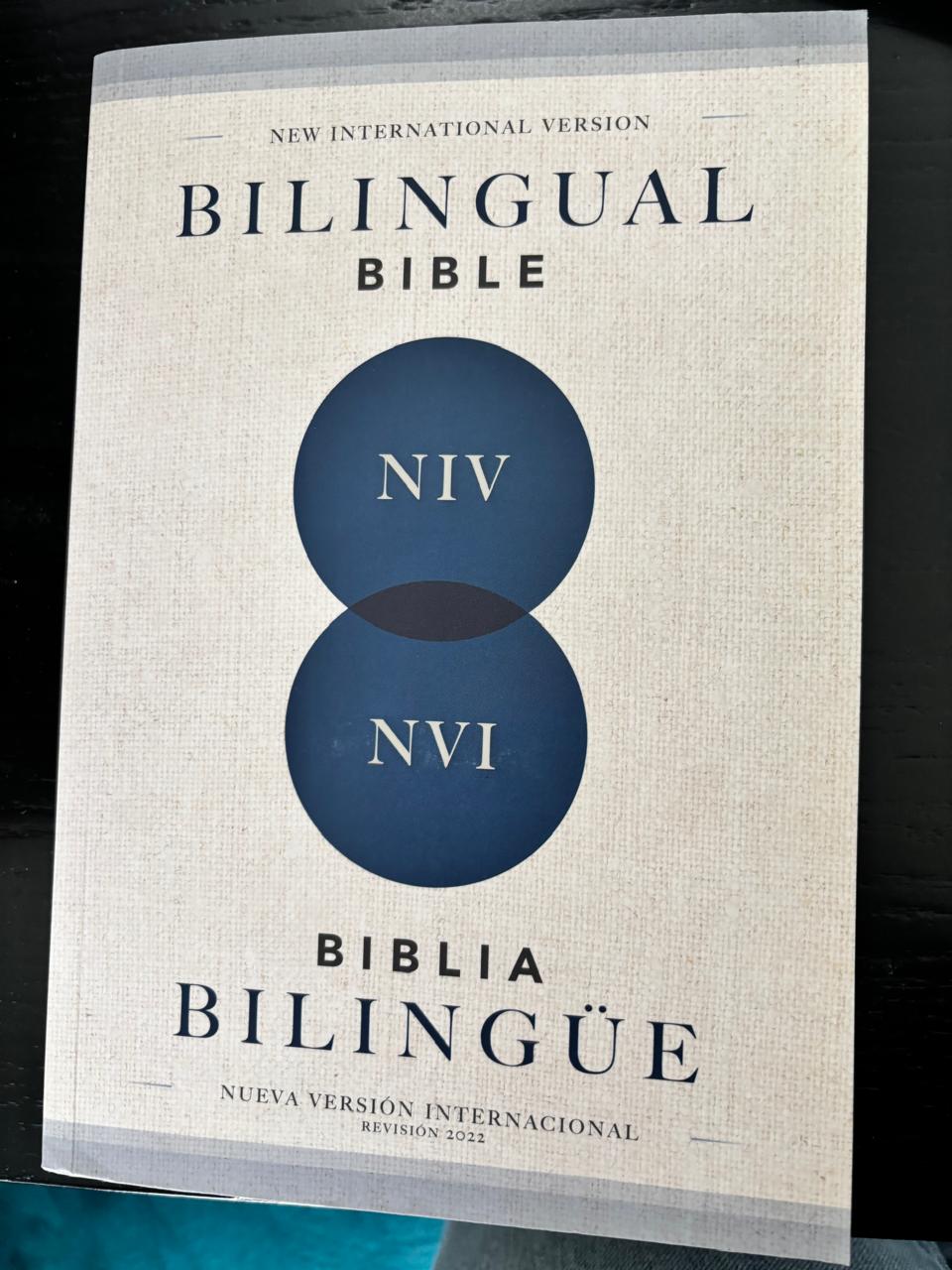 Biblia bilingüe nvi tapa de cartulina